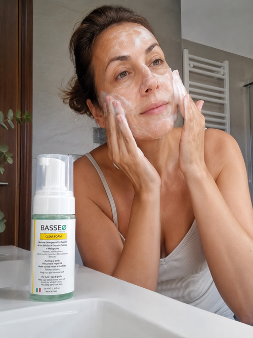 CLEAR FOAM - Mousse Detergente Purificante con Acido Salicilico, Cetriolo e Melograno 100 ml